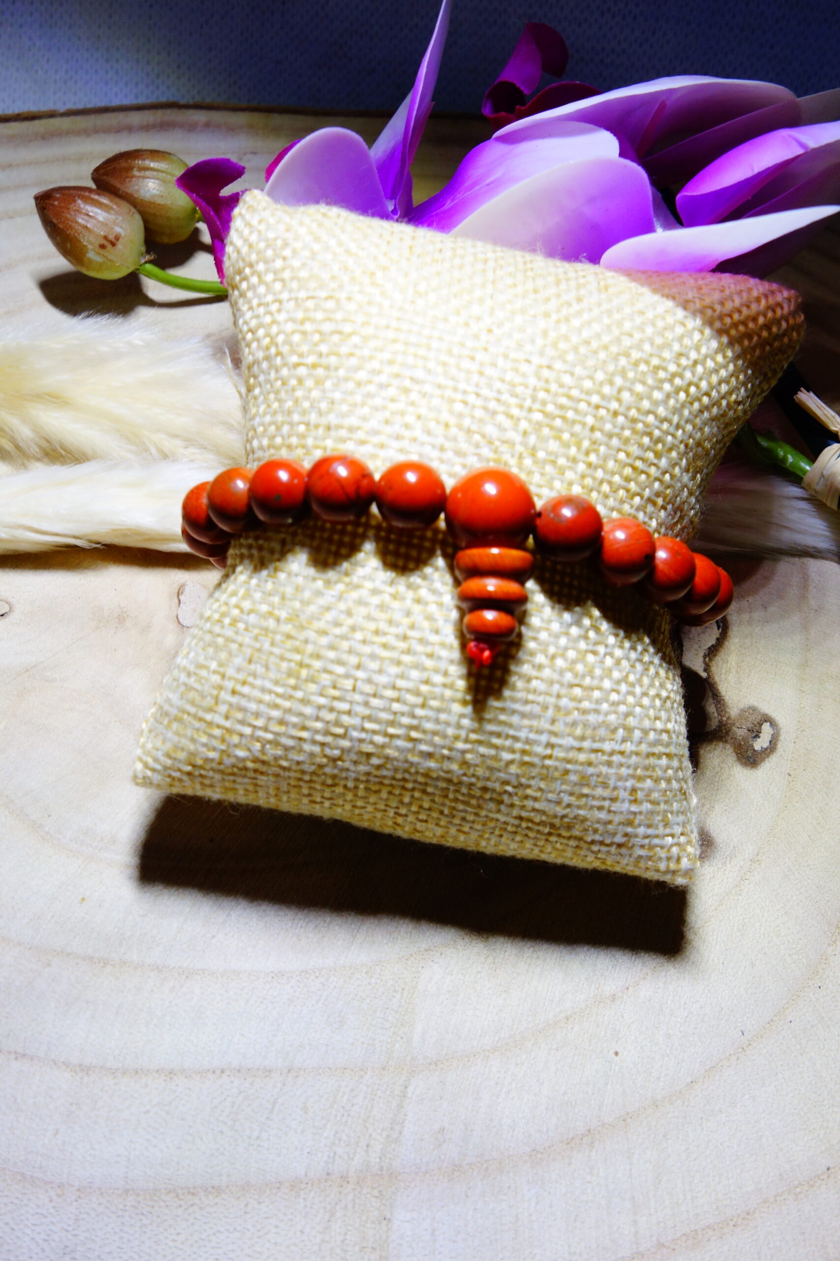 JASPE ROUGE 18 CM FERMOIR TIBETAIN