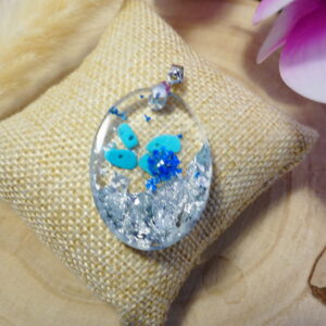 PENDENTIF OVALE RESINE ET PIERRES NATURELLES