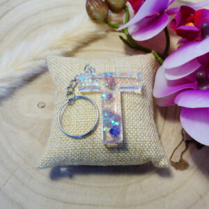 PORTE CLEF LETTRE T EN RESINE PAILLETTES ET PIERRES NATURELLES