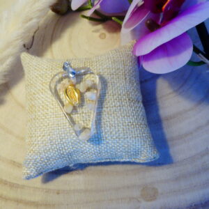 PENDENTIF RESINE ET COQUILLAGEAVEC INCLUSION DE COQUILLAGE OR FIN 24K