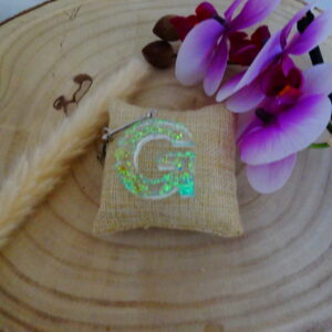 LETTRE G PORTE CLEFS EN RESINE PIERRES NATURELLES
