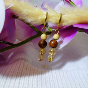 BOUCLE D&rsquo;OREILLES CITRINE ET PERLES DE BOIS SUR CROCHET LAITON OR FIN 24K