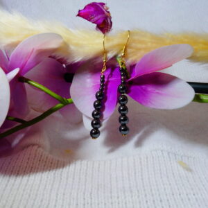 BOUCLE D&rsquo;OREILLE LONGUE EN HEMATITE SUR CROCHET LAITON OR FIN 24K