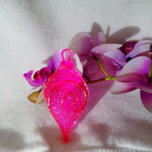 boule de noël effet diamant rose