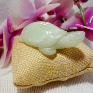 TORTUE EN JADE VERT