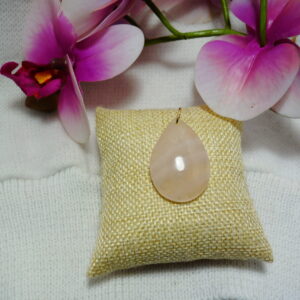 QUARTZ ROSE CLAIR EN FORME DE GOUTTE