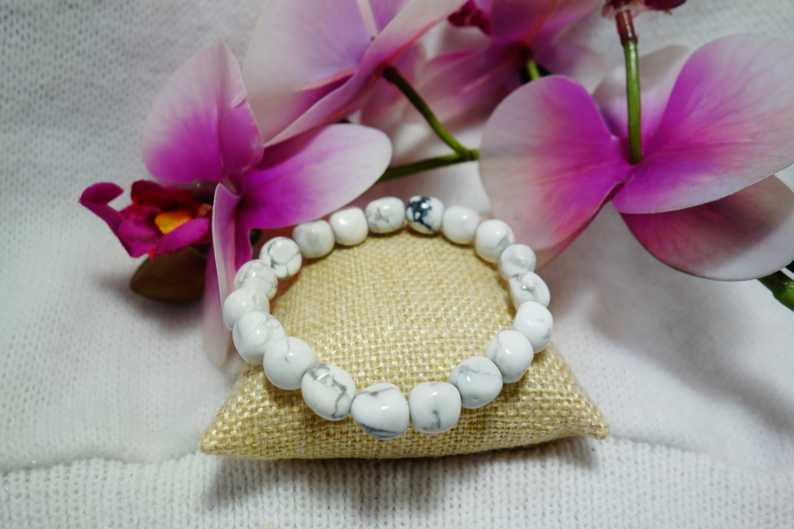 HOWLITE