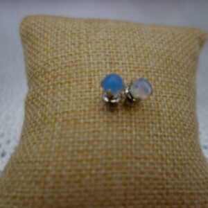 BOUCLES D&rsquo;OREILLES PUCES RONDES OPALITE